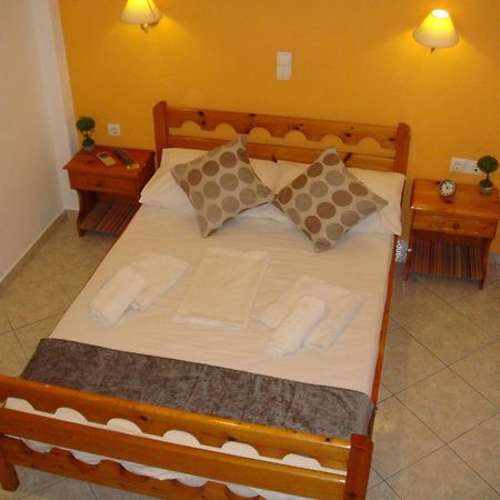 Boussetil Rooms Capanmat Tínos Exteriör bild