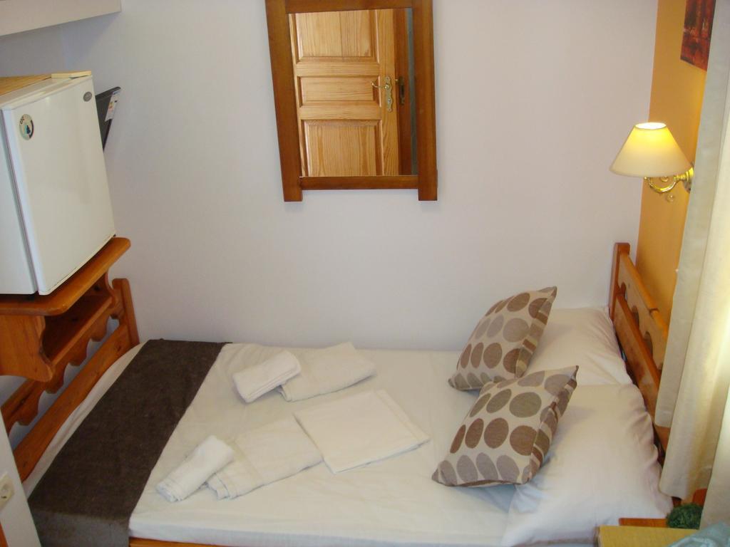 Boussetil Rooms Capanmat Tínos Exteriör bild