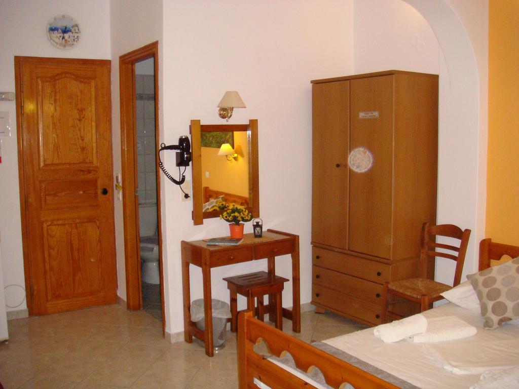 Boussetil Rooms Capanmat Tínos Exteriör bild
