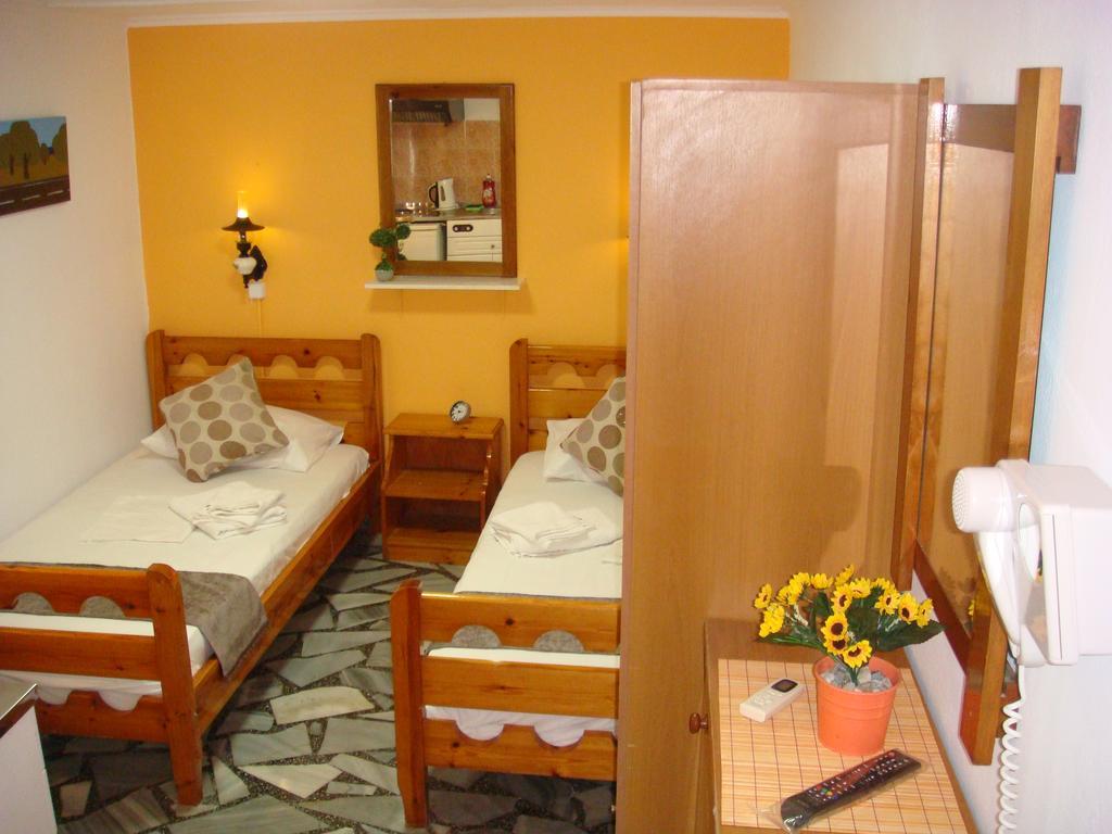 Boussetil Rooms Capanmat Tínos Exteriör bild