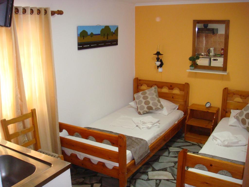 Boussetil Rooms Capanmat Tínos Exteriör bild